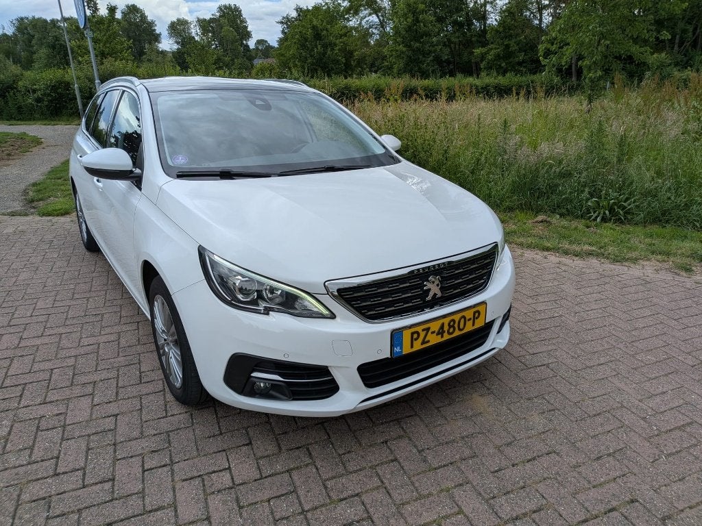 Peugeot 308 1.2 E-thp 96KW/130PK SW AUT 2017 Wit, Auto's, Peugeot, 1199 cc, 635 kg, Leder en Stof, Wit