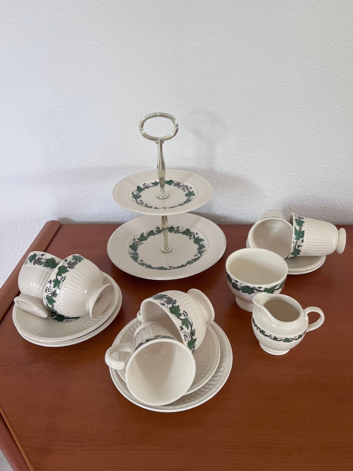 Wedgewood Stratford met klimop decor, theeservies onderdelen, Ophalen