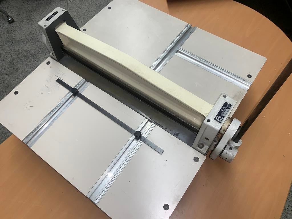 O.M. Mariner (Italy) postzegelperforatie / rilmachine 48cm, Ophalen, Nnb, Nnb, O.M. Mariner (Italy)