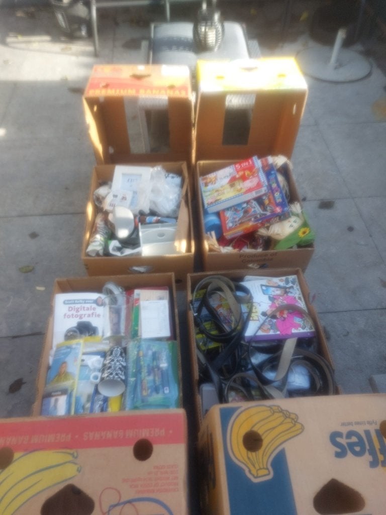 Gratis 4 bananendozen met rommelmarkt spullen, Ophalen, Gebruikt