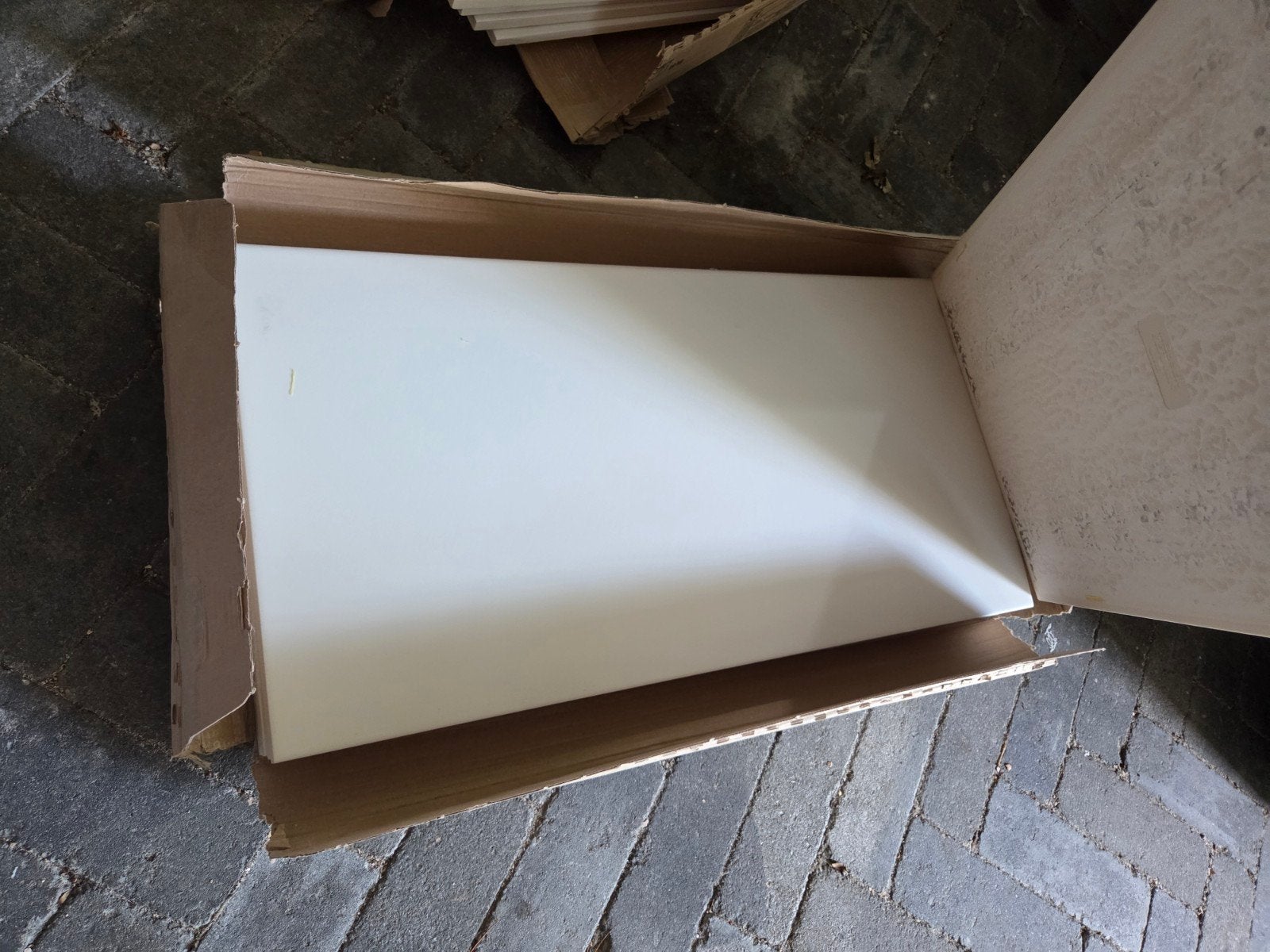 Witte tegels 60x30 cm - Nieuw in doos, Ophalen, 60 cm of meer, Nieuw, Minder dan 5 m²