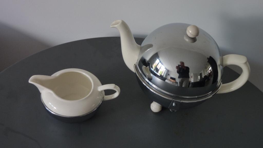 Bredemeijer Cosy theepot + melkkannetje 1956, Gebruikt, Overige typen, Ophalen of Verzenden, Effen