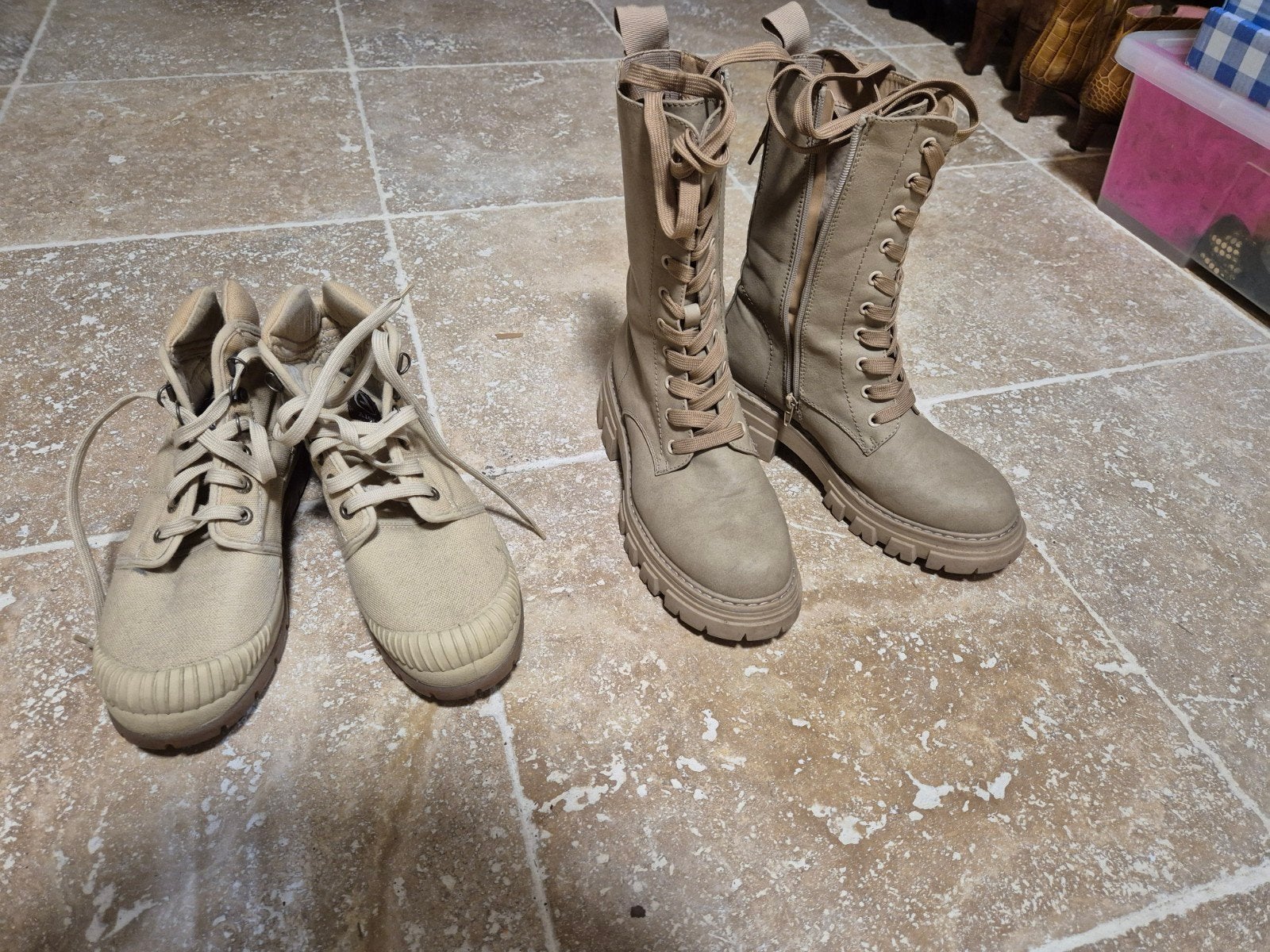 Beige laarzen en schoenen - Zo goed als nieuw, Ophalen of Verzenden, Zo goed als nieuw, Beige, Hoge laarzen