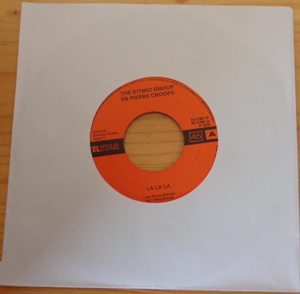 The Ritmic Group en Pierre Cnoops >:La La La, Gebruikt, 7 inch, Single, Ophalen of Verzenden