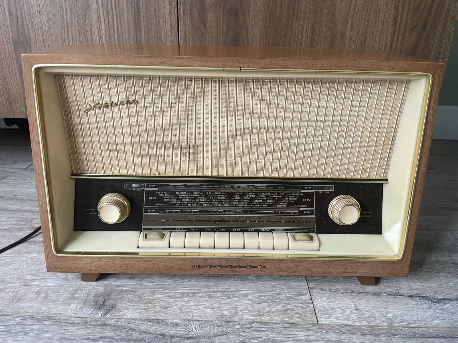 Korting Noblesse radio, Ophalen