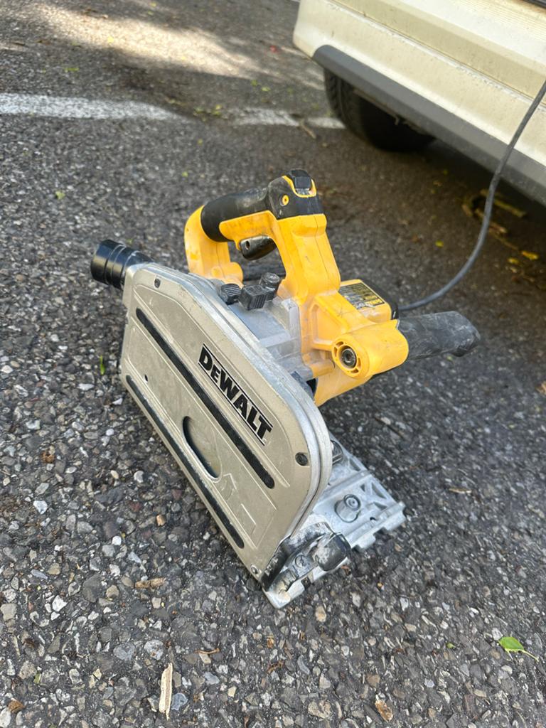 DeWalt invalzaag met 2 x geleiderail, Doe-het-zelf en Verbouw, Ophalen, Gebruikt, Invalzaag, 70 mm of meer