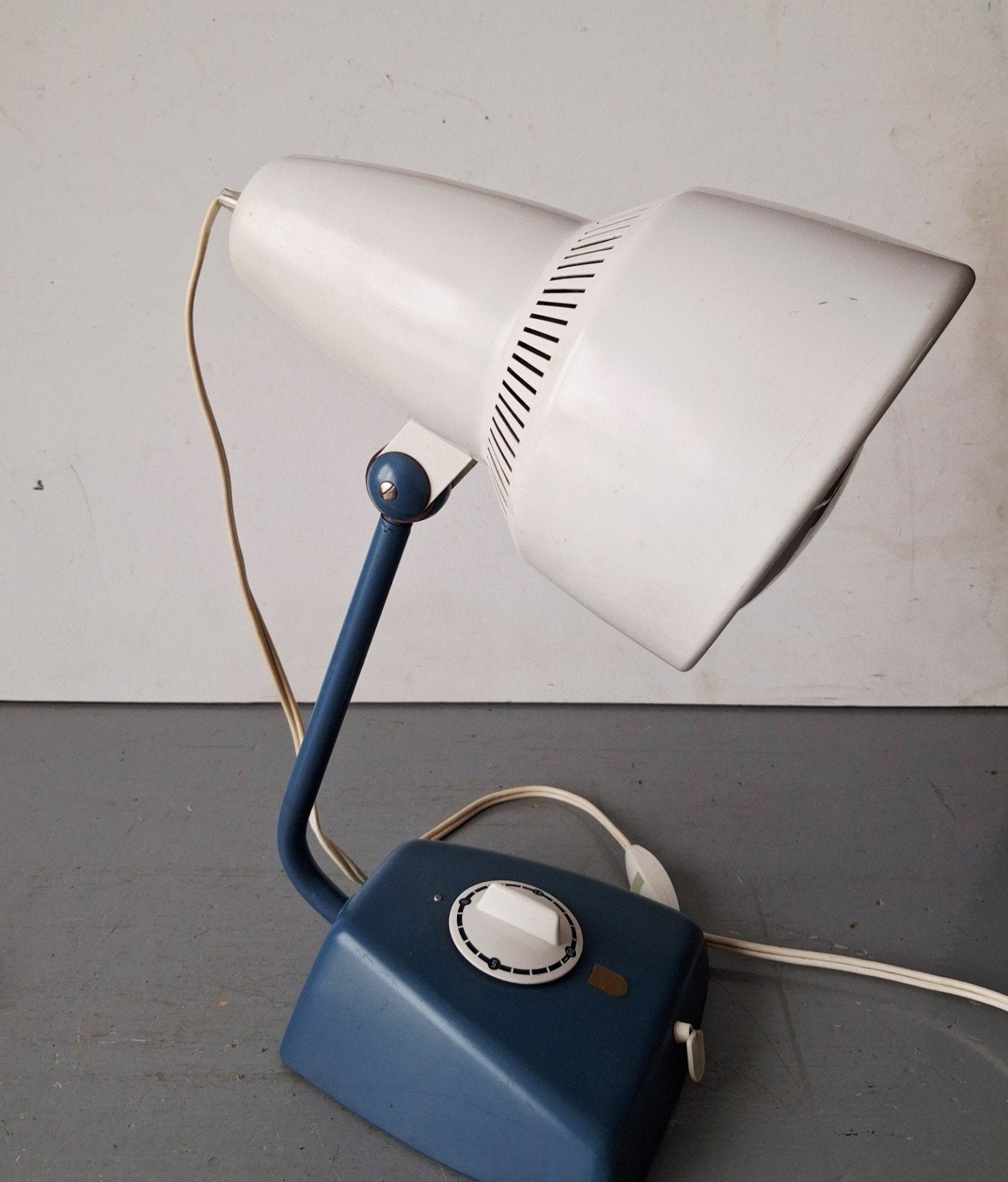 Vintage Philips Hoogtezon KL 2851 met Bestralingsklokje, Philips Consumer Lifestyle B.V., High Tech Campus 5, 5656 AE Eindhoven, Nederland
