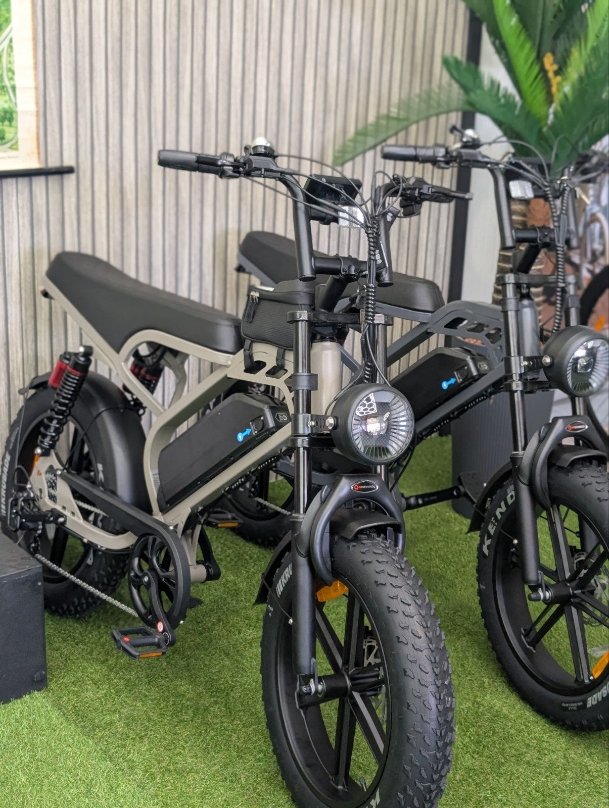 V8 / V20 / Fatbikes / Factuur / Garantie / Rijklaar Mini, 24 inch of meer, Ophalen of Verzenden, Voetsteunen, Nieuw