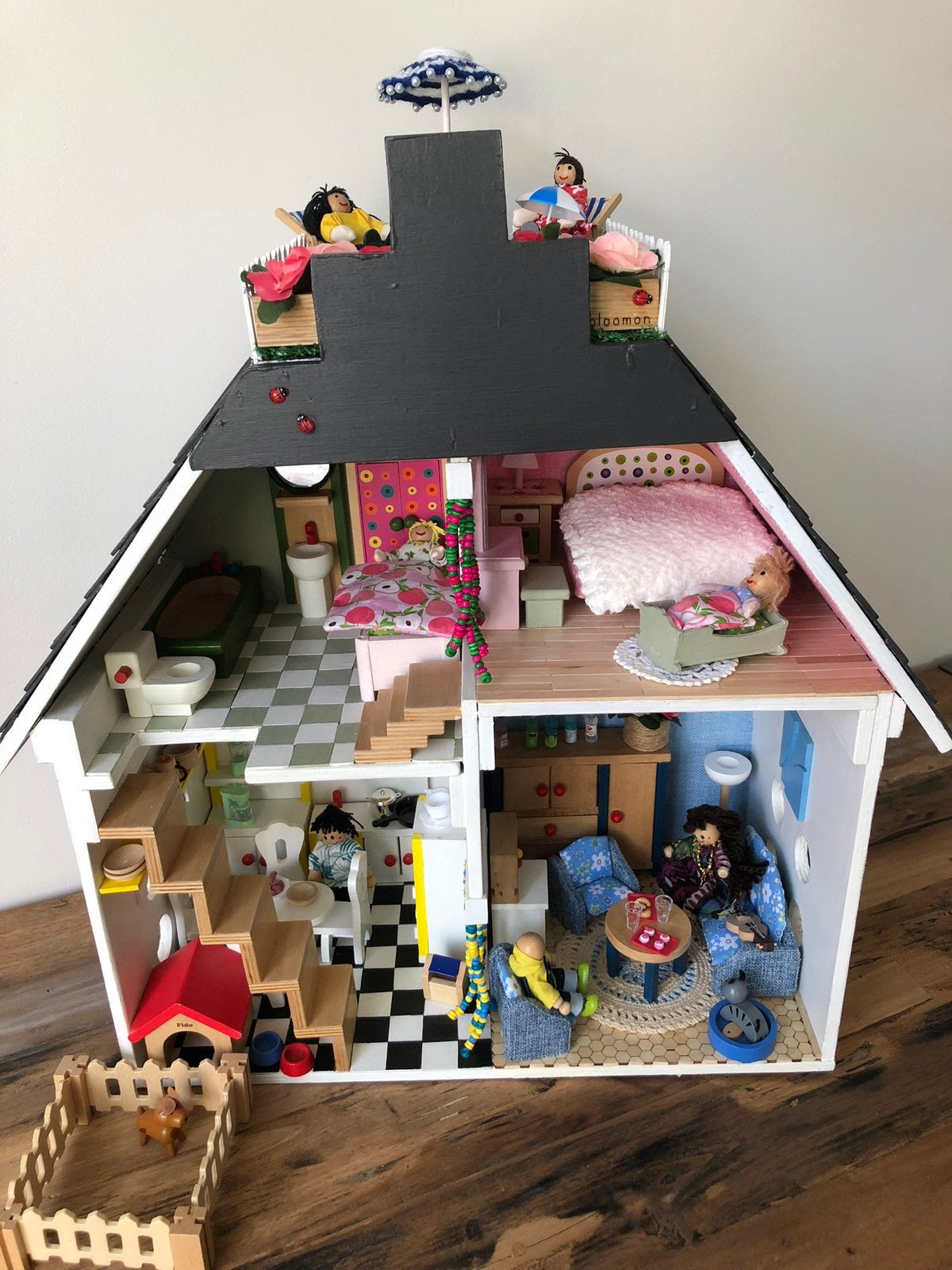 Poppenhuis met dakterras, Ophalen, Zo goed als nieuw, Toebehoren