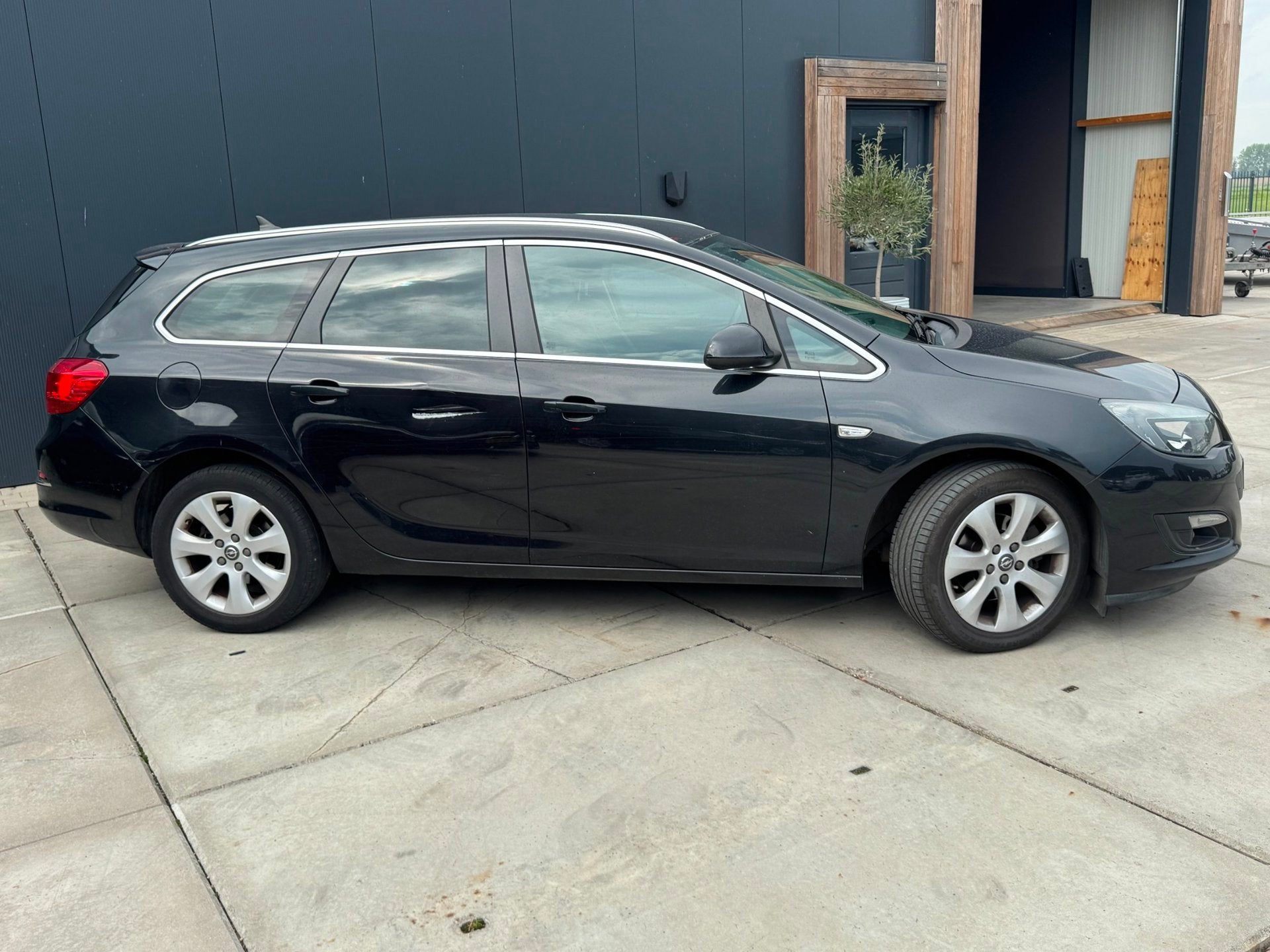 Opel Astra Sports Tourer 1.6 CDTi Business + Airco Clima 201, Voorwielaandrijving, Gebruikt, 4 cilinders, Zwart