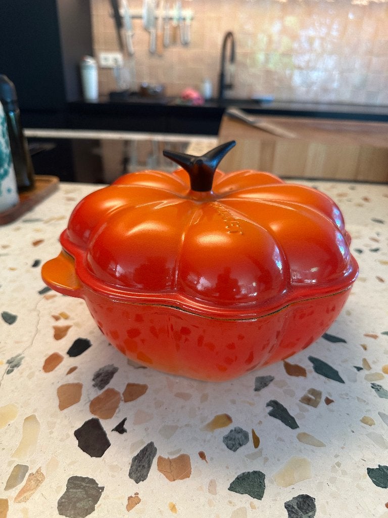 Le Creuset pompoenpan oranje, Huis en Inrichting, Keuken | Potten en Pannen, Ophalen, Met deksel, Nieuw, Le Creuset