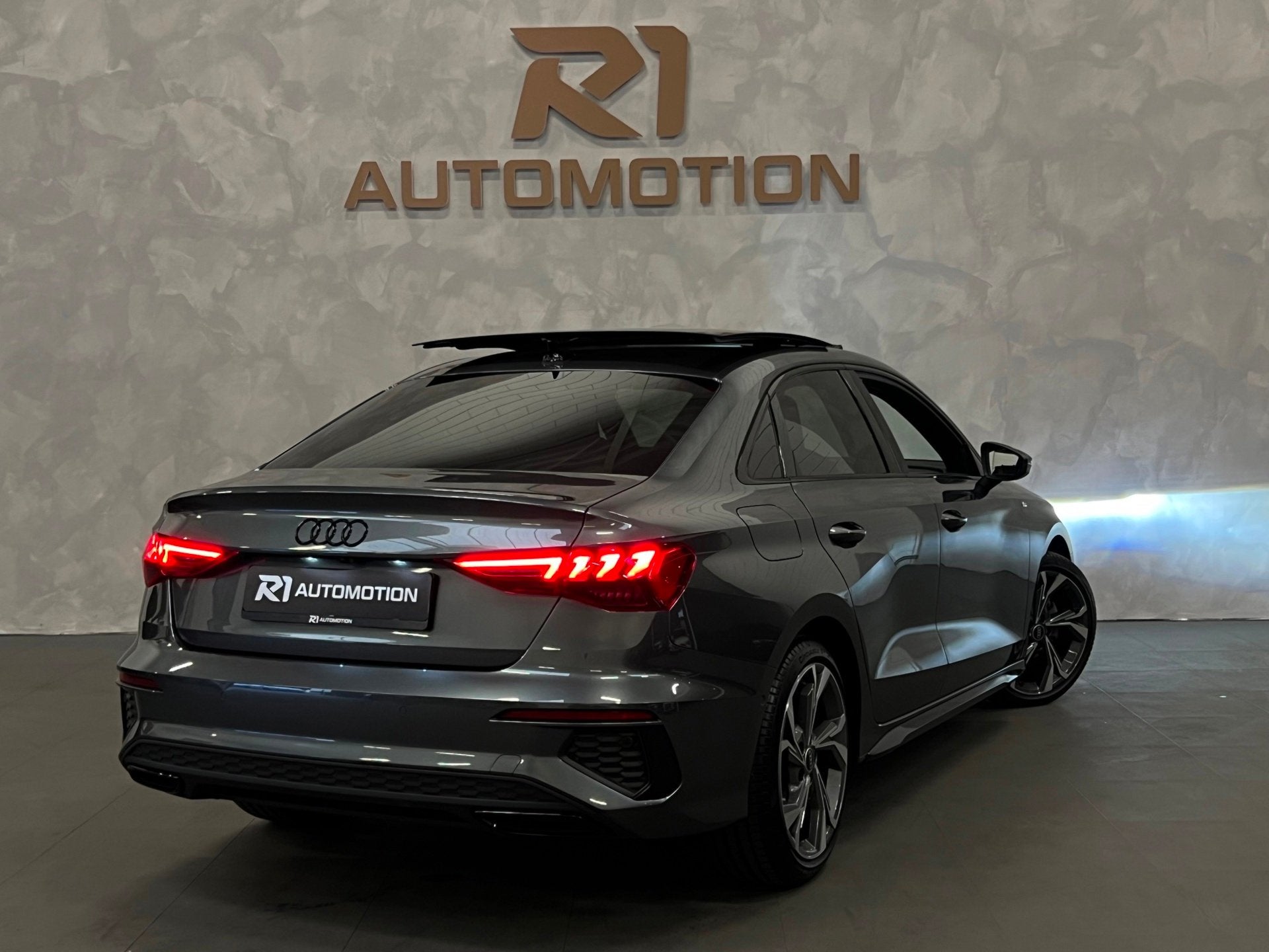 Audi A3 LIMOUSINE 30 TFSI 3x S-Line edition one|PANO|CAMERA|, Auto's, Audi, Automatische klimaatregeling, Gebruikt, Leder en Stof