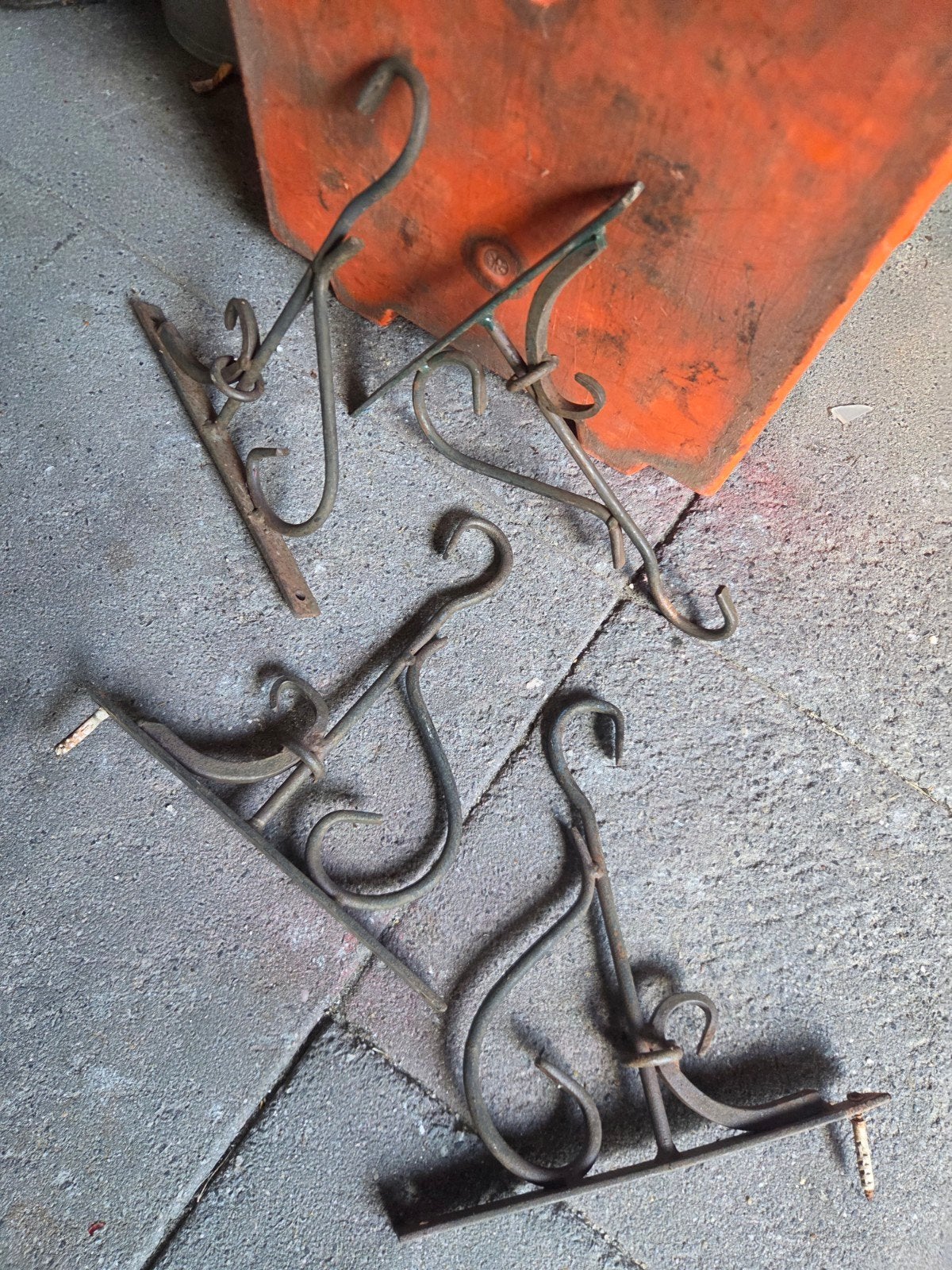 Set van 4 Vintage S-haak plantenhangers, smeedijzer, Vintage, Ophalen of Verzenden, Metaal, Gebruikt
