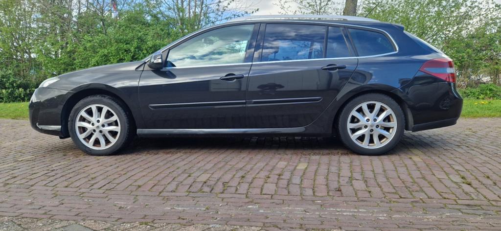 Renault Laguna 2.0 16V 103KW 2010 NAVI Xenon trekhaak, 4 cilinders, Zwart, Onderhoudsboekje, 1300 kg