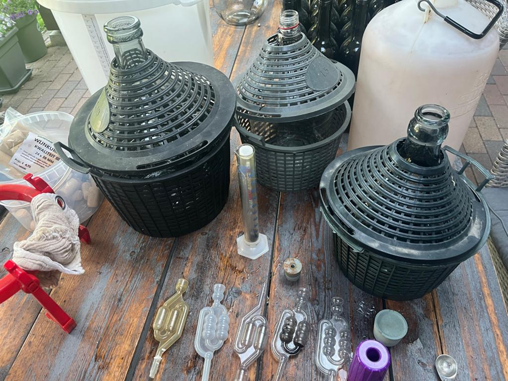 Complete Wijnmaakset: Flessen, Gistingsvaten & Accessoires, Hobby en Vrije tijd, Ophalen, Gebruikt