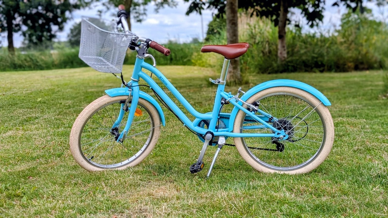 Kinderfiets meisje - 20 inch met mandje 6-9 jaar, Ophalen, Zo goed als nieuw, Velgrem, 20 inch of meer