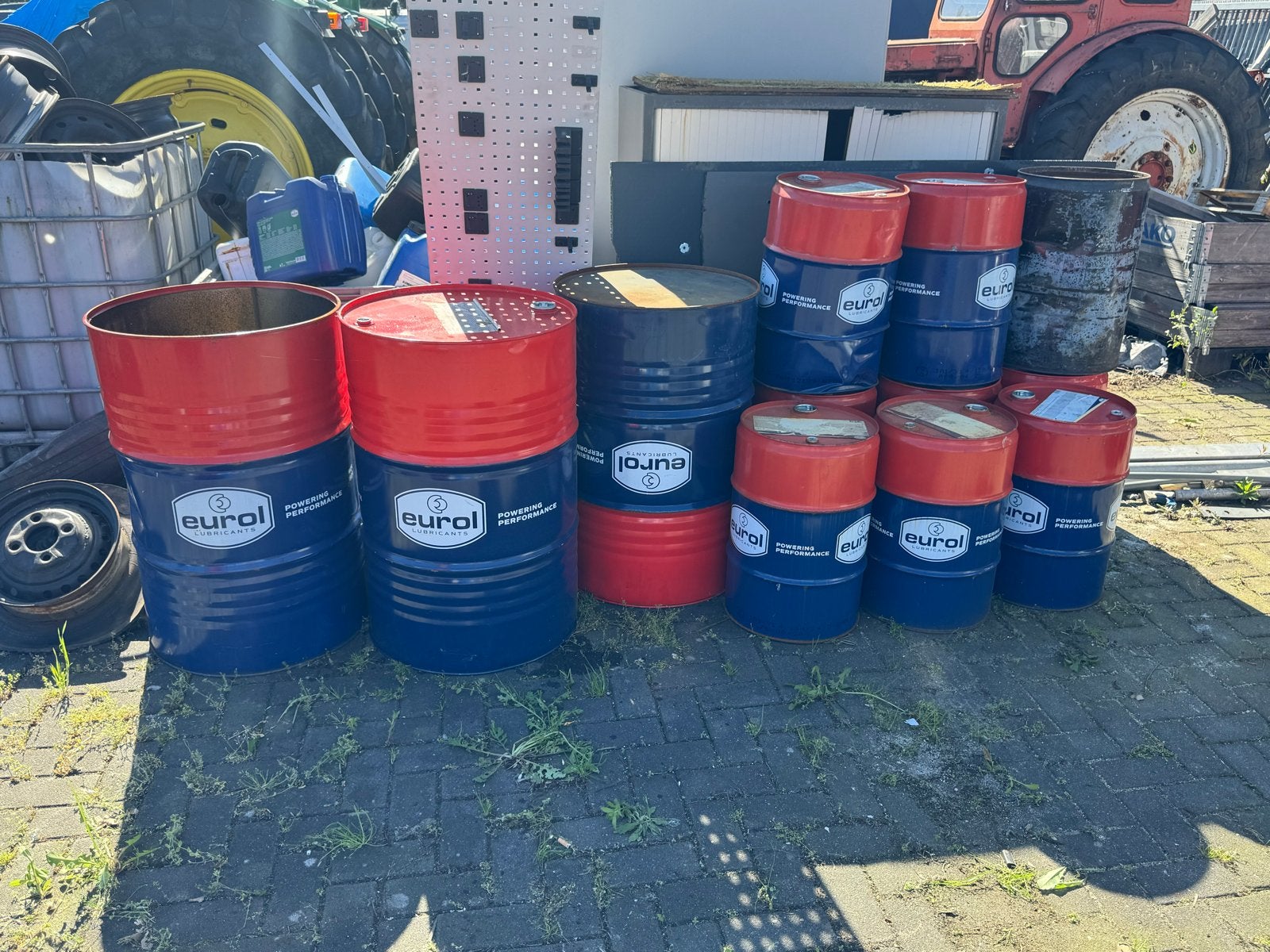 Diverse olievaten en tonnen 200l en 60l kunststof, Ophalen, Gebruikt, 40 tot 60 cm, Bak of Kist