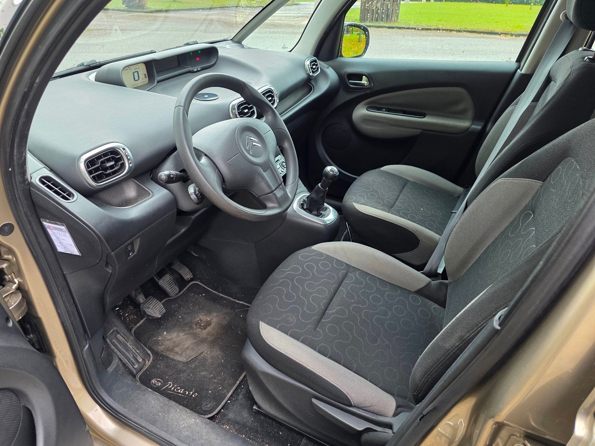 Citroen C3 Picasso 1.4 VTi Aura AIRCO *apk:09-2027*, Voorwielaandrijving, 15 km/l, Gebruikt, Elektrische ramen