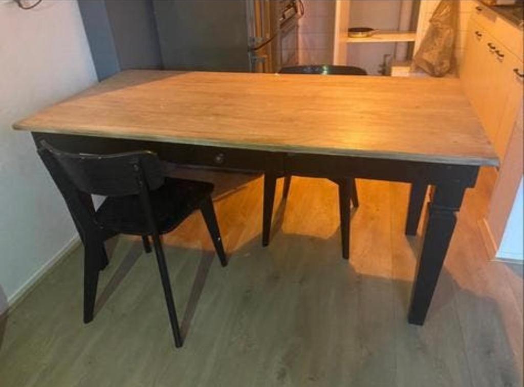 Gratis: Nachtkastjes, Booglamp en Tafel in Oss, Huis en Inrichting, Ophalen, Gebruikt, 50 tot 100 cm, 150 tot 200 cm