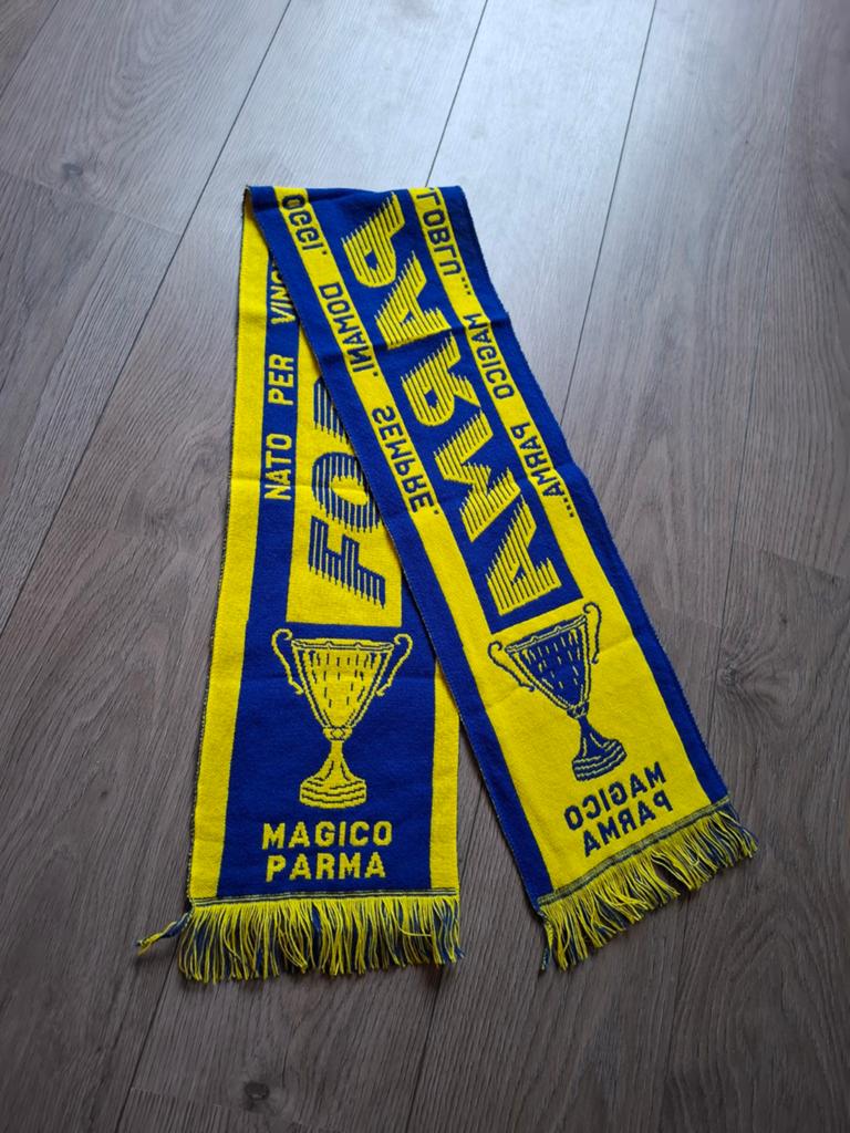 Voetbal sjaal Forza Parma, Ophalen of Verzenden, Zo goed als nieuw, Buitenlandse clubs, Vaantje of Sjaal