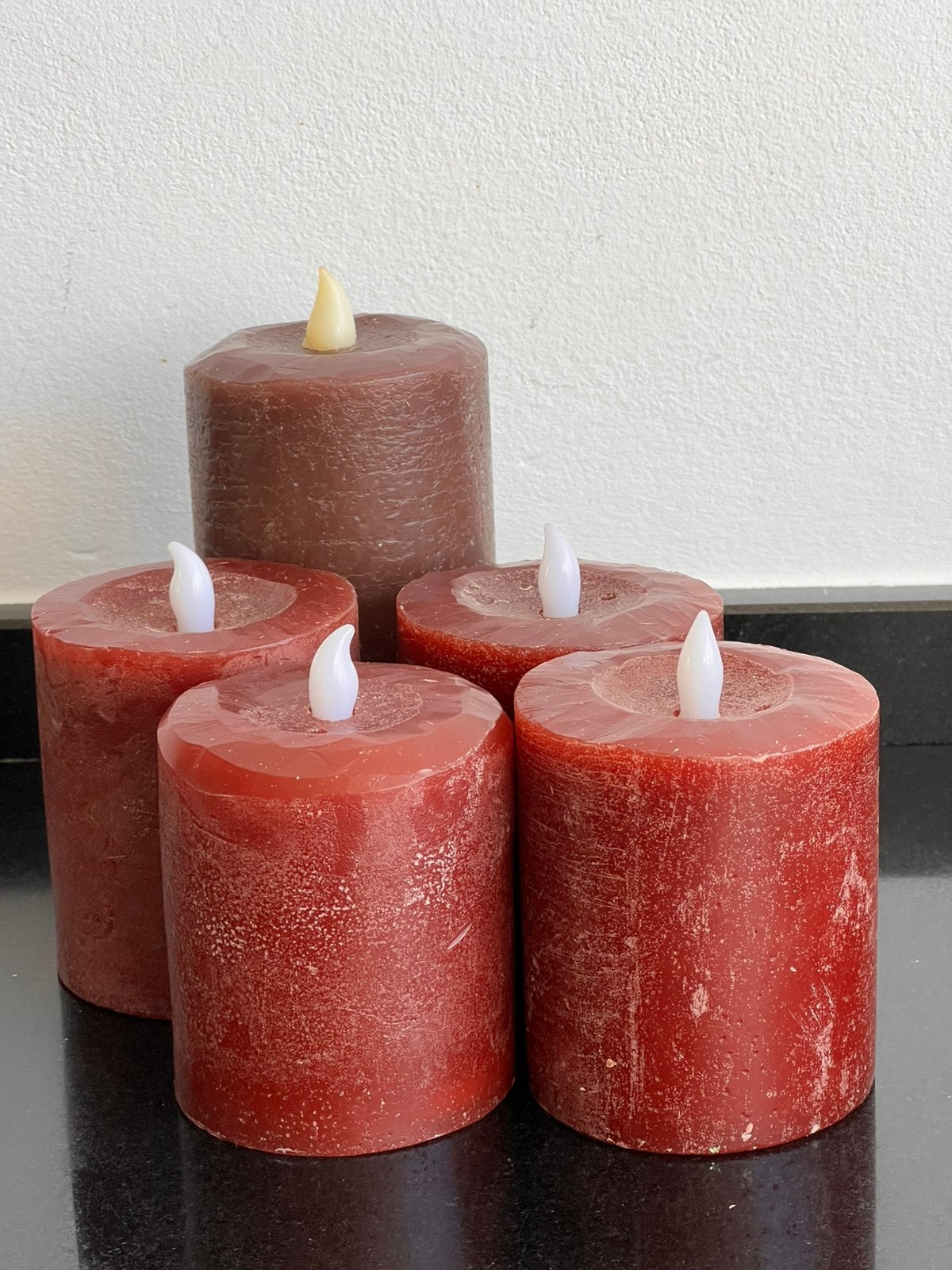 KAARSEN - STOMP - 8CM EN 14CM - BORDEAUX ROOD -OP BATTERIJ, Huis en Inrichting, Woonaccessoires | Kandelaars en Kaarsen, Overige materialen