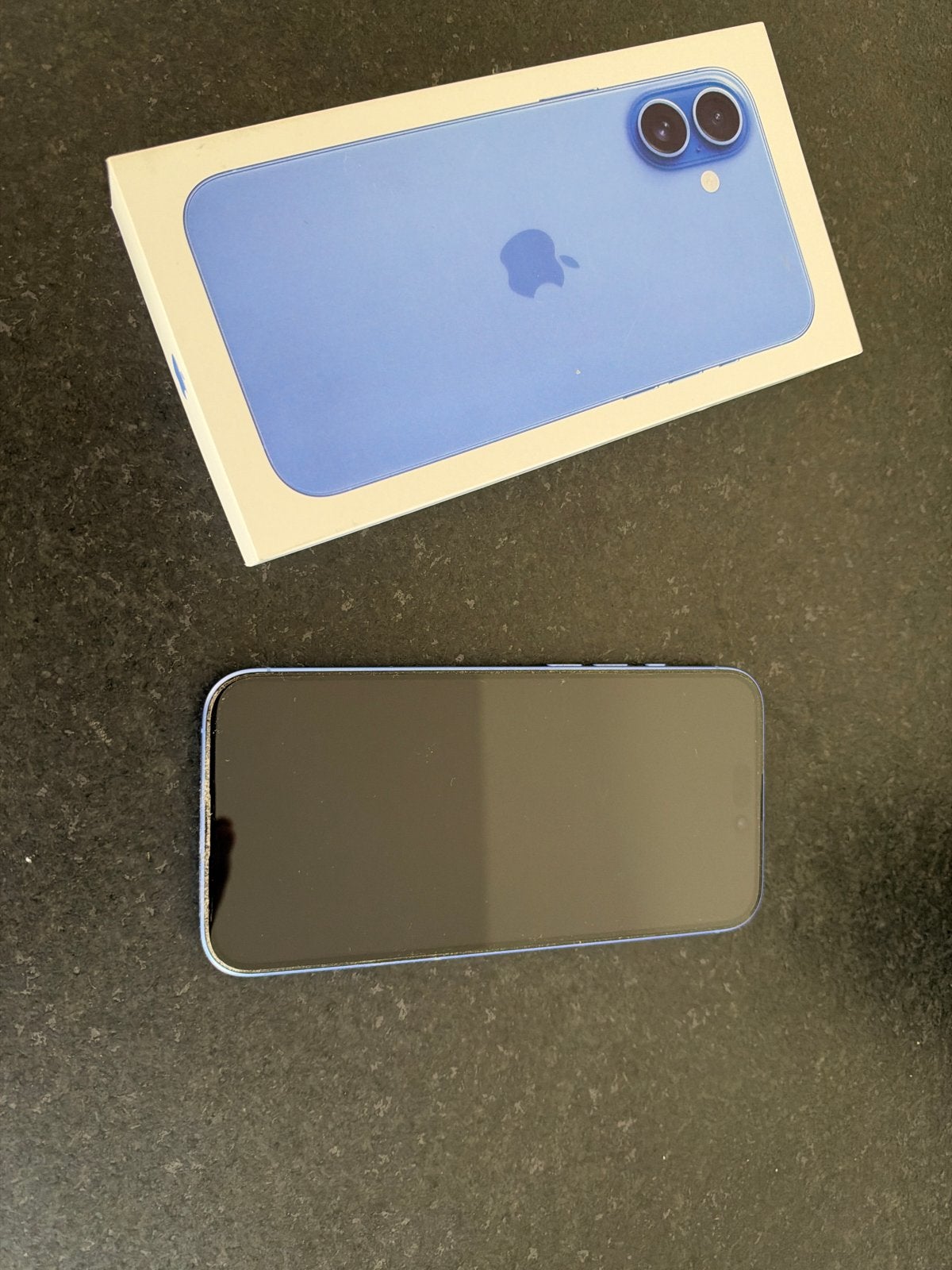 Foto 14 van iPhone 16 Plus Blauw 256 GB, met accessoires in topstaat!