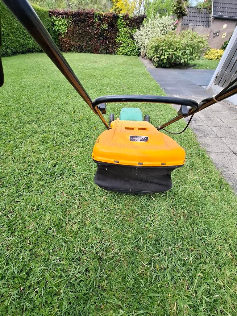 Stiga elektrische grasmaaier met opvangzak, Tuin en Terras, Grasmaaiers, Gebruikt, Elektrische grasmaaier, 30 t/m 39 cm, Cirkelmaaier