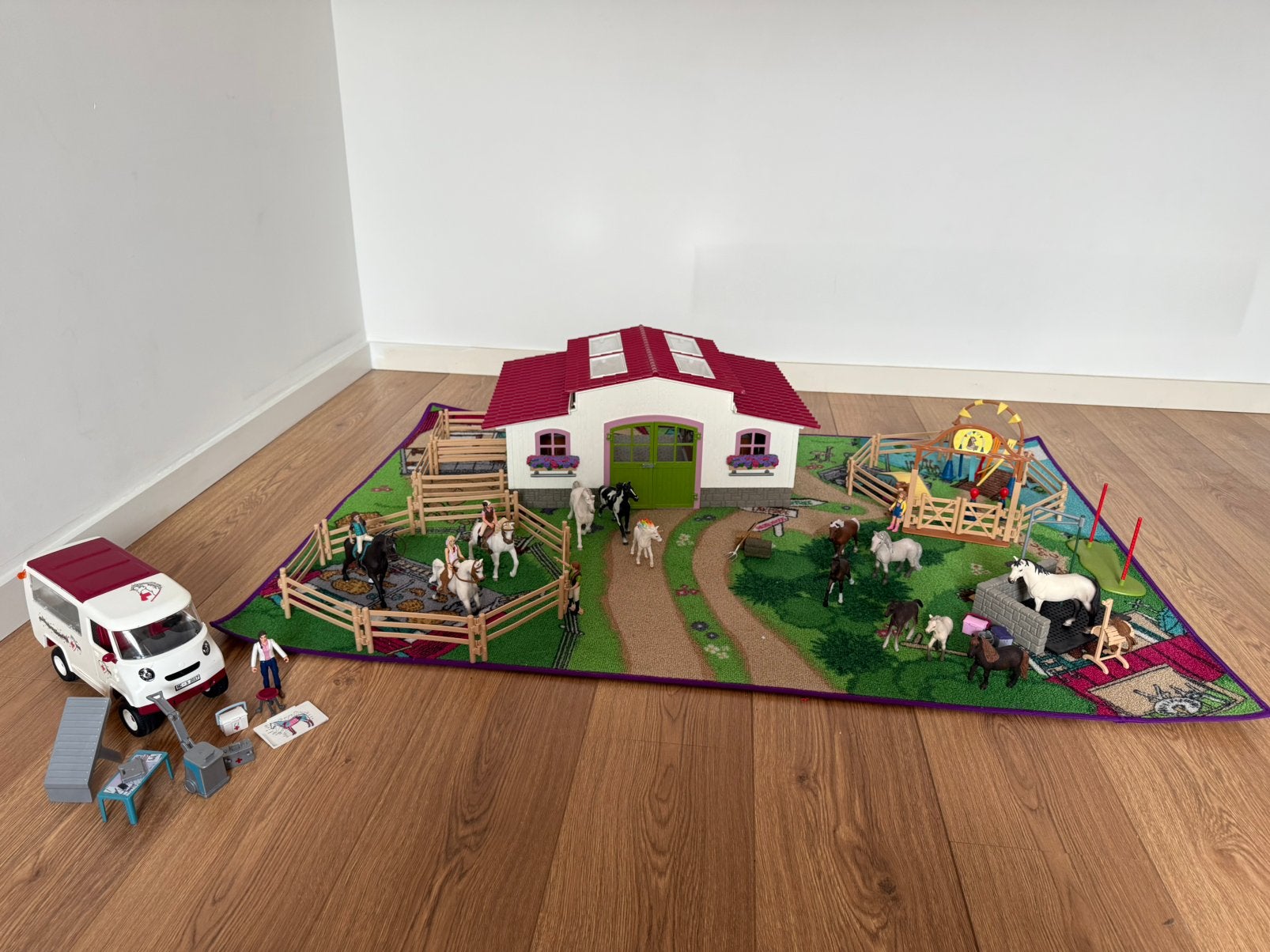 Schleich paarden manege met veel extras, Ophalen, Zo goed als nieuw, Jongen of Meisje