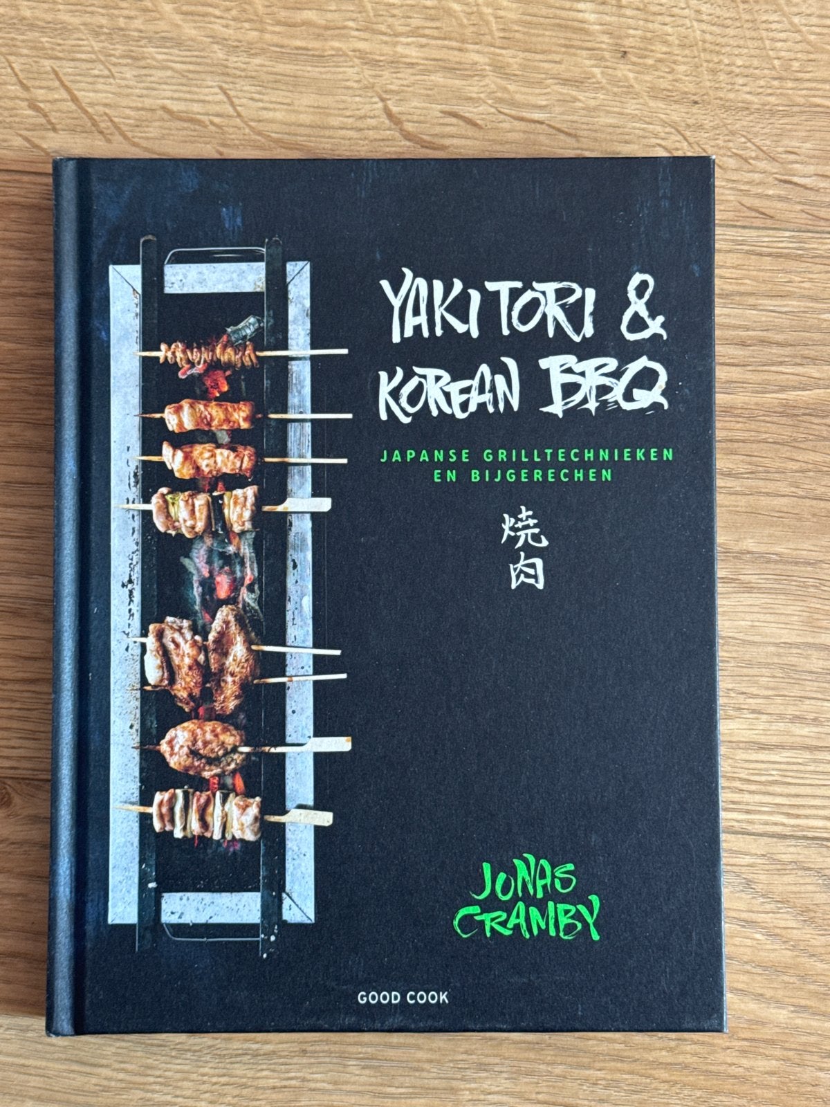 Yakitori & Korean BBQ: Japanse grilltechnieken en bijgerecht, Ophalen of Verzenden, Zo goed als nieuw, Azië en Oosters, Hoofdgerechten
