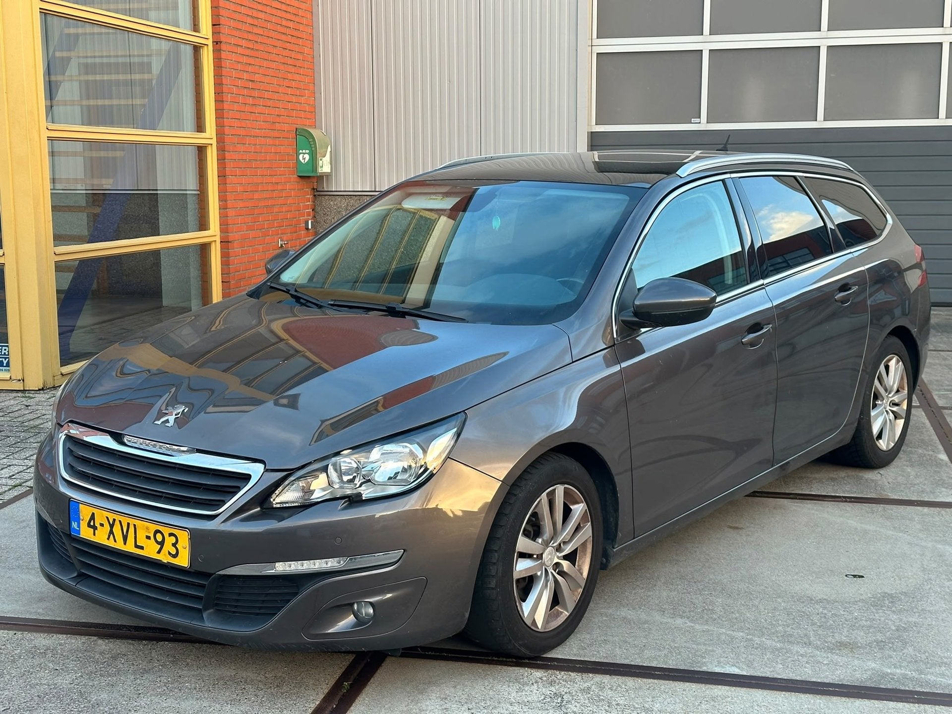 Peugeot 308 SW 1.6 BlueHDI | PANO | NAVI |, Auto's, Voorwielaandrijving, Gebruikt, 4 cilinders, Origineel Nederlands