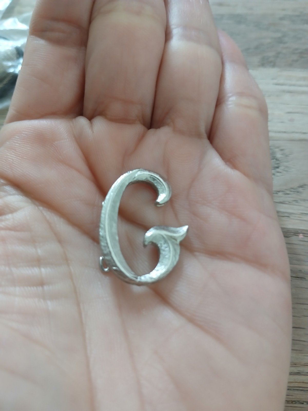 Vintage broche letter G, Ophalen of Verzenden, Zo goed als nieuw, Overige materialen