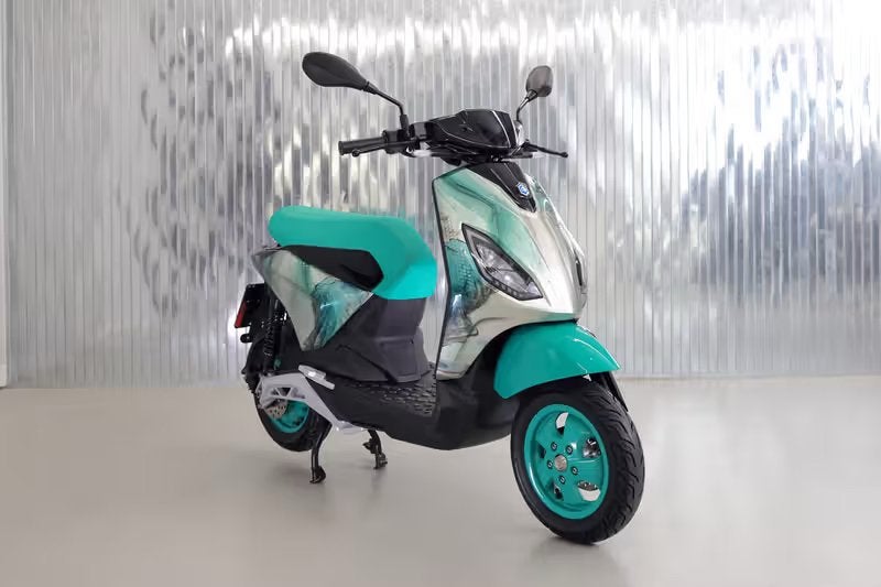 Piaggio 1 one feng chen wang editie, Ophalen of Verzenden, Nieuw, Benzine, Overige modellen
