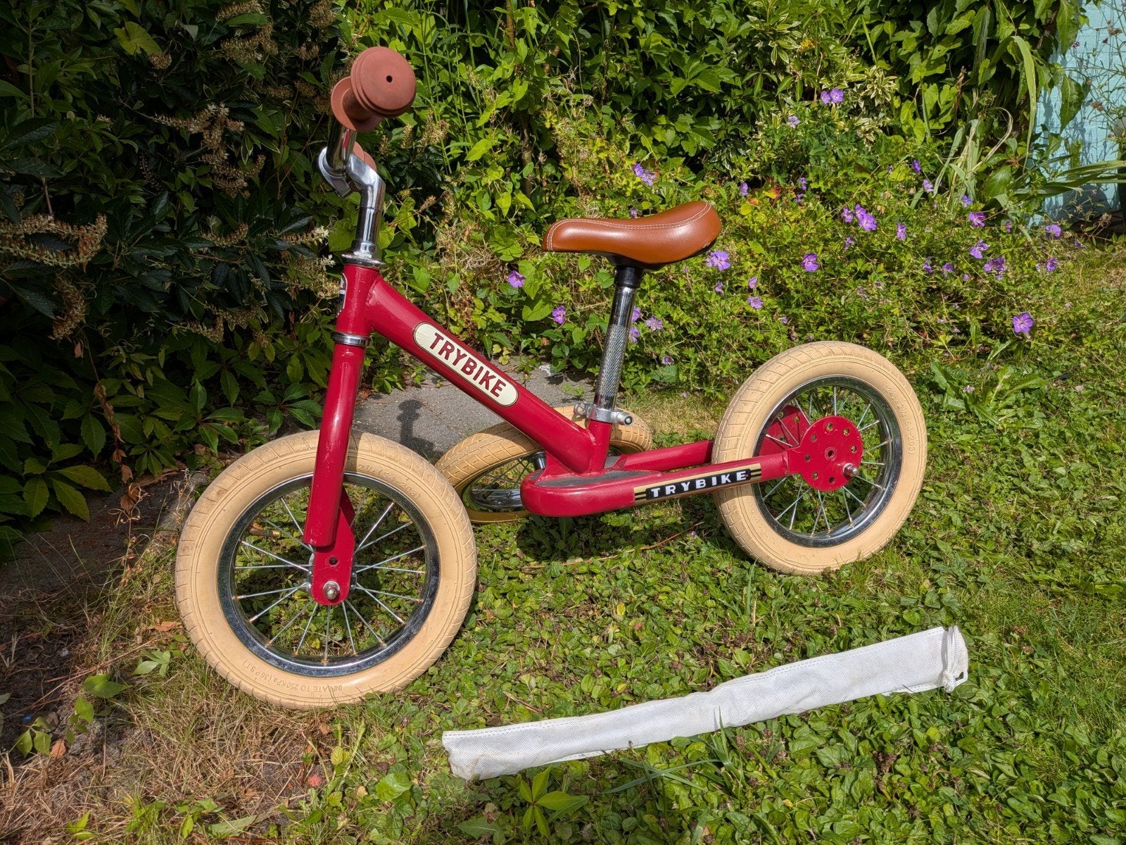 Trybike loopfiets rood - 2-in-1 driewieler en tweewieler, Fietsen en Brommers, Fietsen | Kinderfietsjes, Ophalen, Gebruikt, Minder dan 16 inch