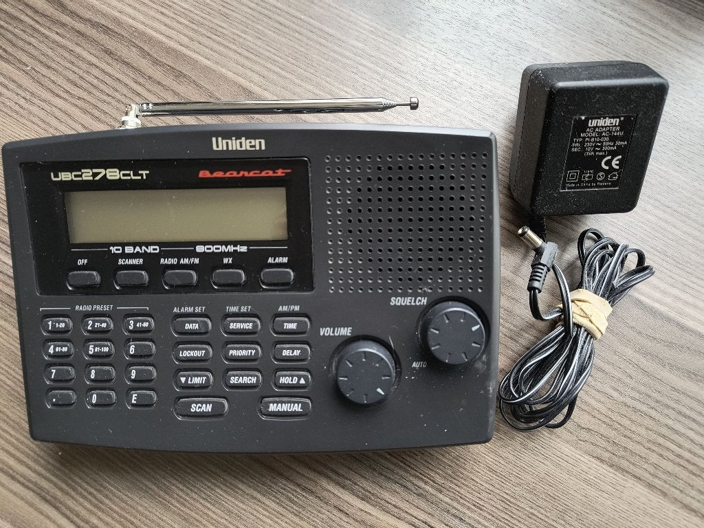 3 in een scanner /radio/wekker, Ophalen, Zo goed als nieuw