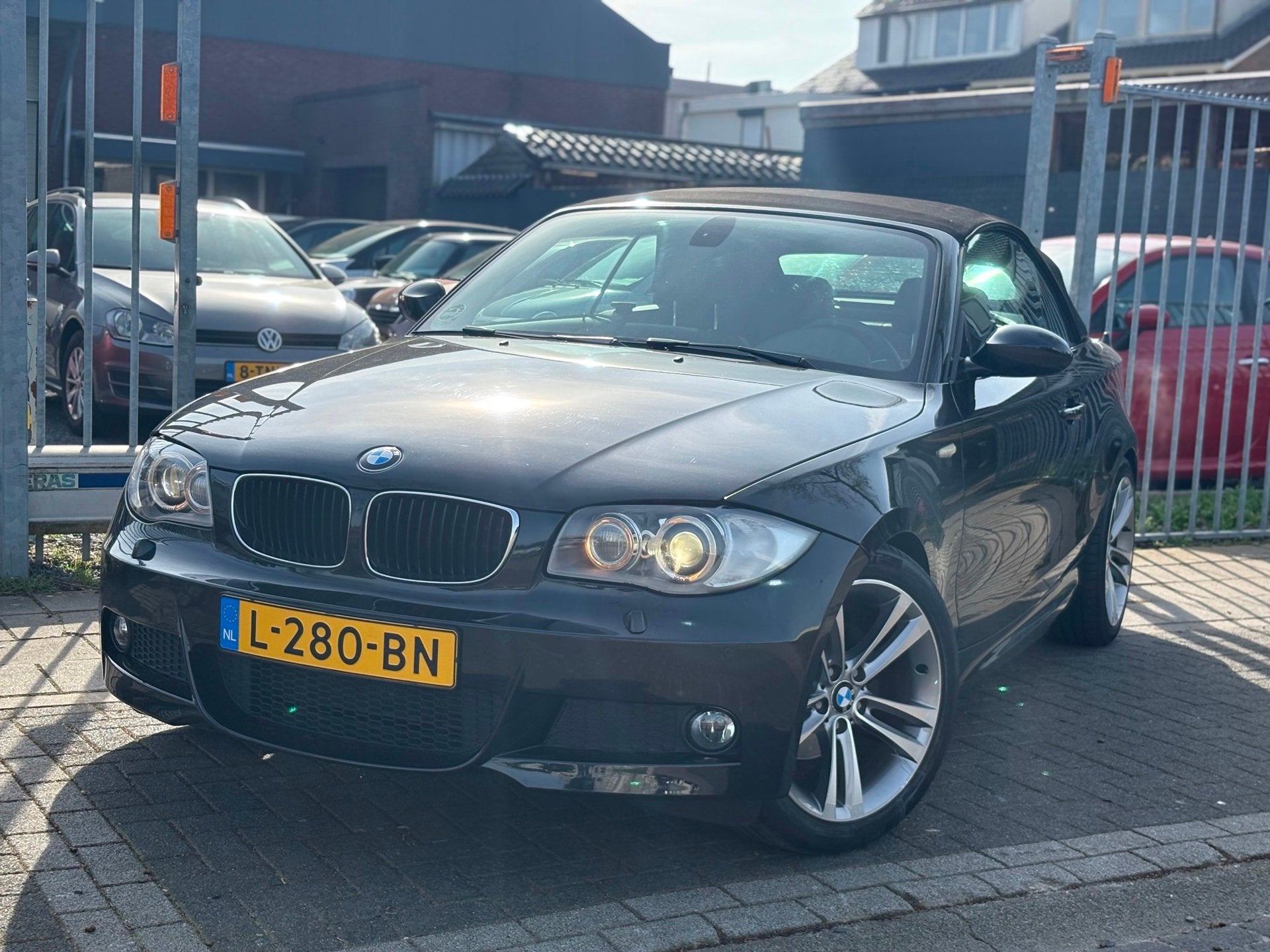 BMW 1-serie Cabrio 120i | M-Sport uitgevoerd | Xenon | Leder, Auto's, BMW, 4 cilinders, Cabriolet, Zwart, Leder