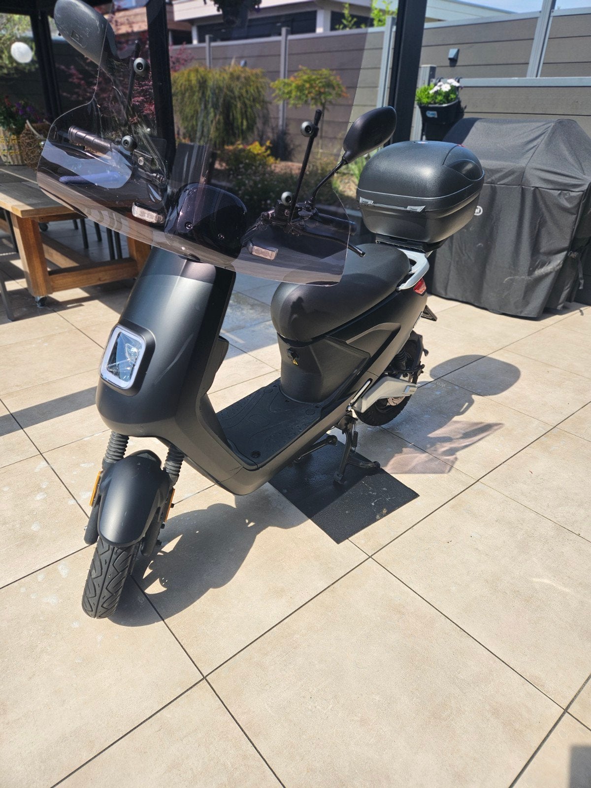 IVA E-go eclectische scooter met windscherm nieuwstaat, Fietsen en Brommers, Elektrisch, Ophalen of Verzenden, Zo goed als nieuw