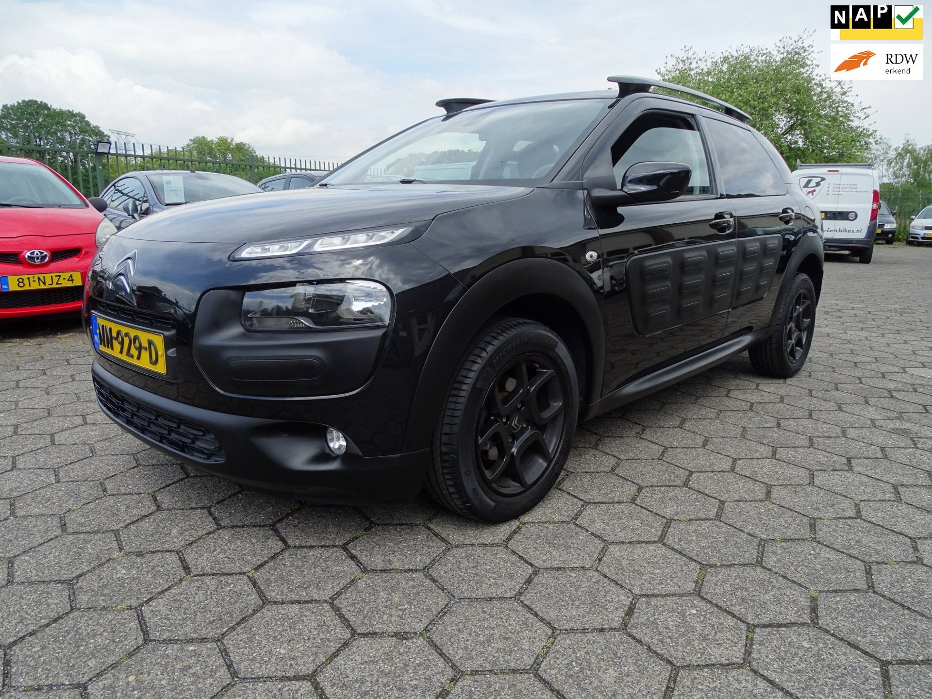 Citroen C4 Cactus 1.2 PureTech Shine AUTOMAAT/CAMERA/CRUISE/, Stof, 82 pk, Origineel Nederlands, Bedrijf