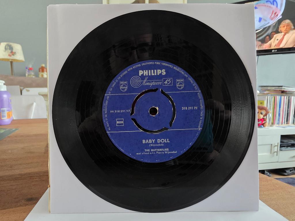 7" Single Butterflies - Baby Doll / Doctor Jazz, Ophalen of Verzenden, Gebruikt, Pop