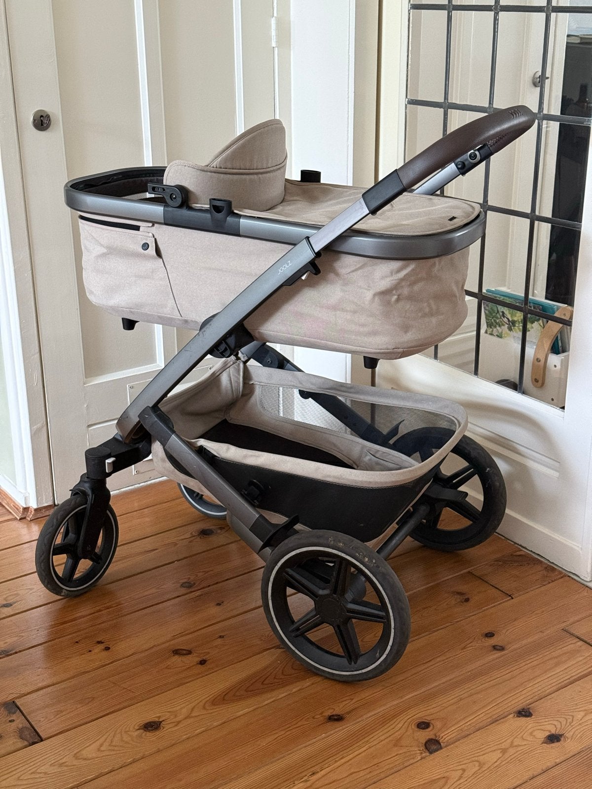 Joolz Geo 3 Kinderwagen Sandy Taupe - Inclusief regenhoes, Kinderen en Baby's, Kinderwagens en Combinaties, Gebruikt, Met reiswieg