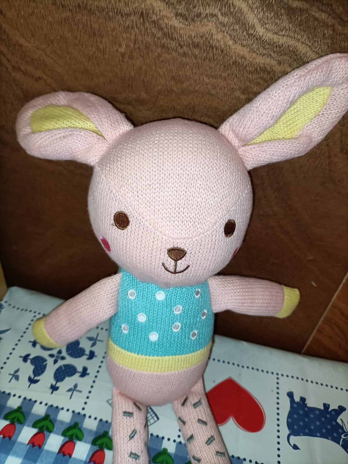 Blokker roze konijn knuffel met blauw en geel, Ophalen of Verzenden, Zo goed als nieuw, Konijn