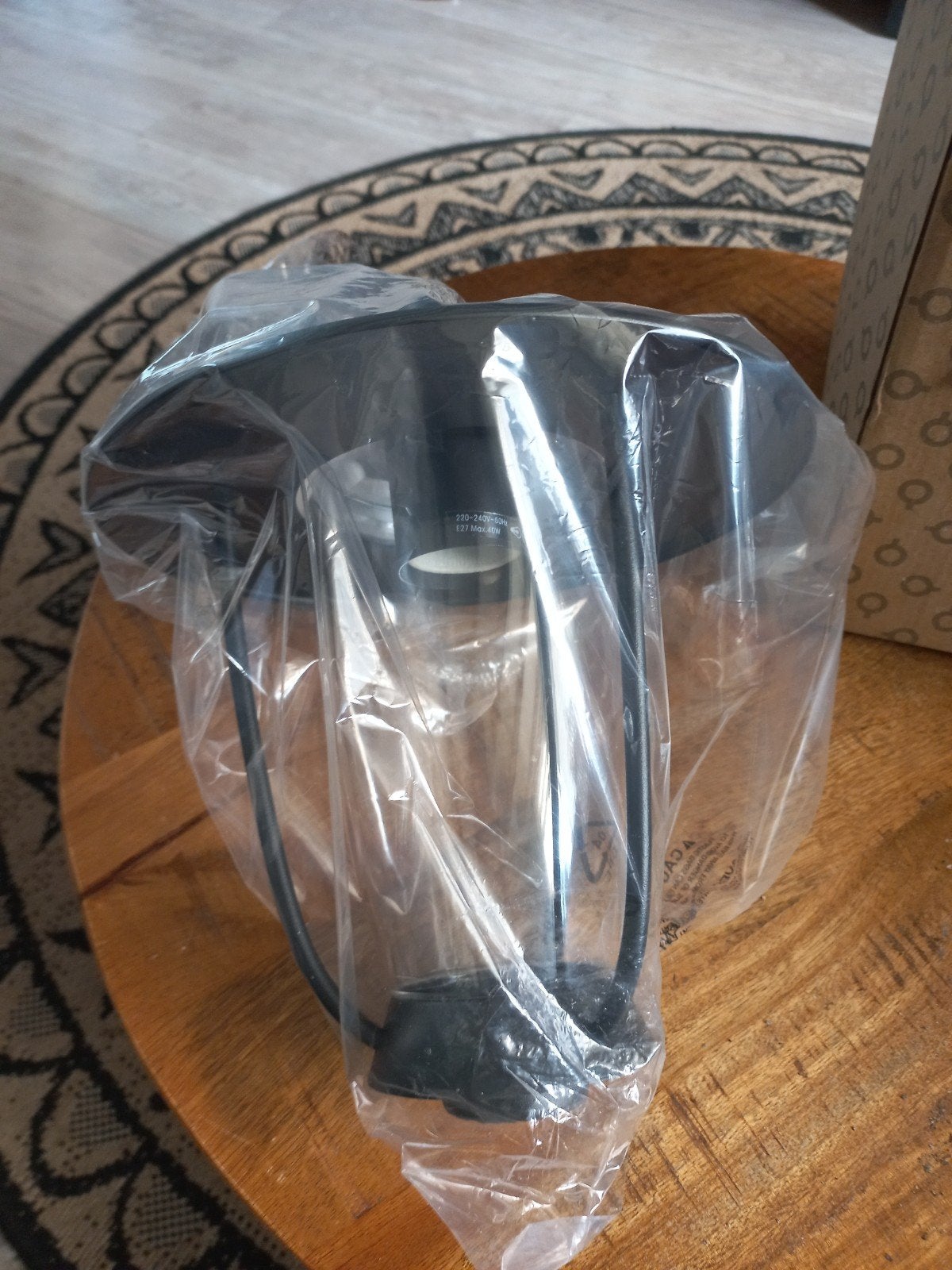 Een nieuwe buitenlamp te koop op elektra., Ophalen, Nieuw, Netvoeding, Wandlamp