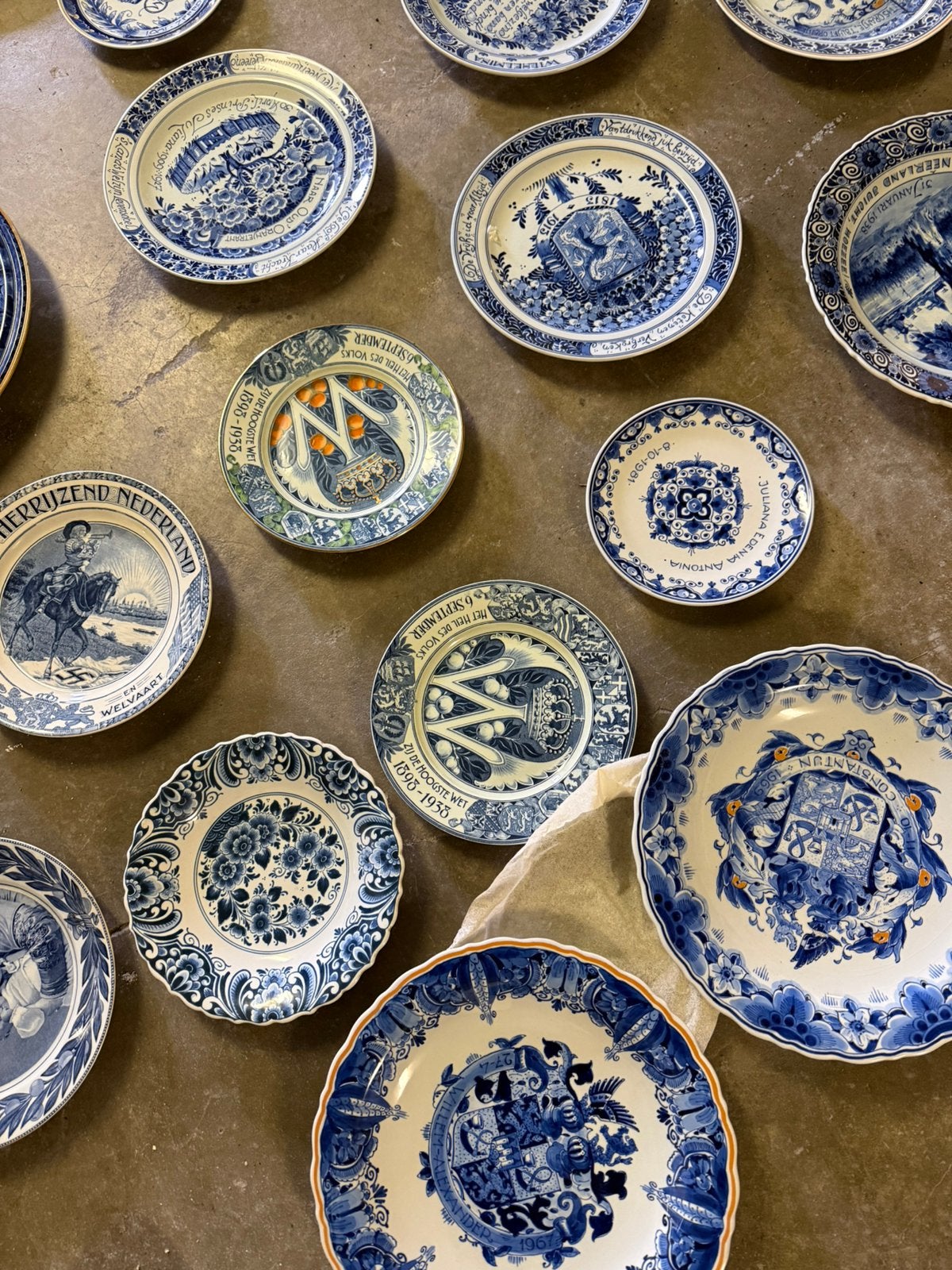 Delfts Blauwe borden Koningshuis, Antiek en Kunst, Ophalen
