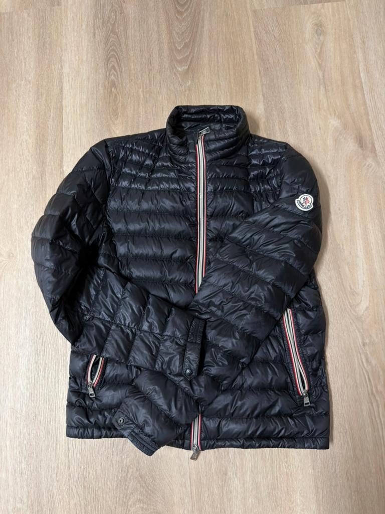 Moncler Daniel Short Down Jacket - Zwart, Ophalen, Zo goed als nieuw, Maat 48/50 (M), Zwart