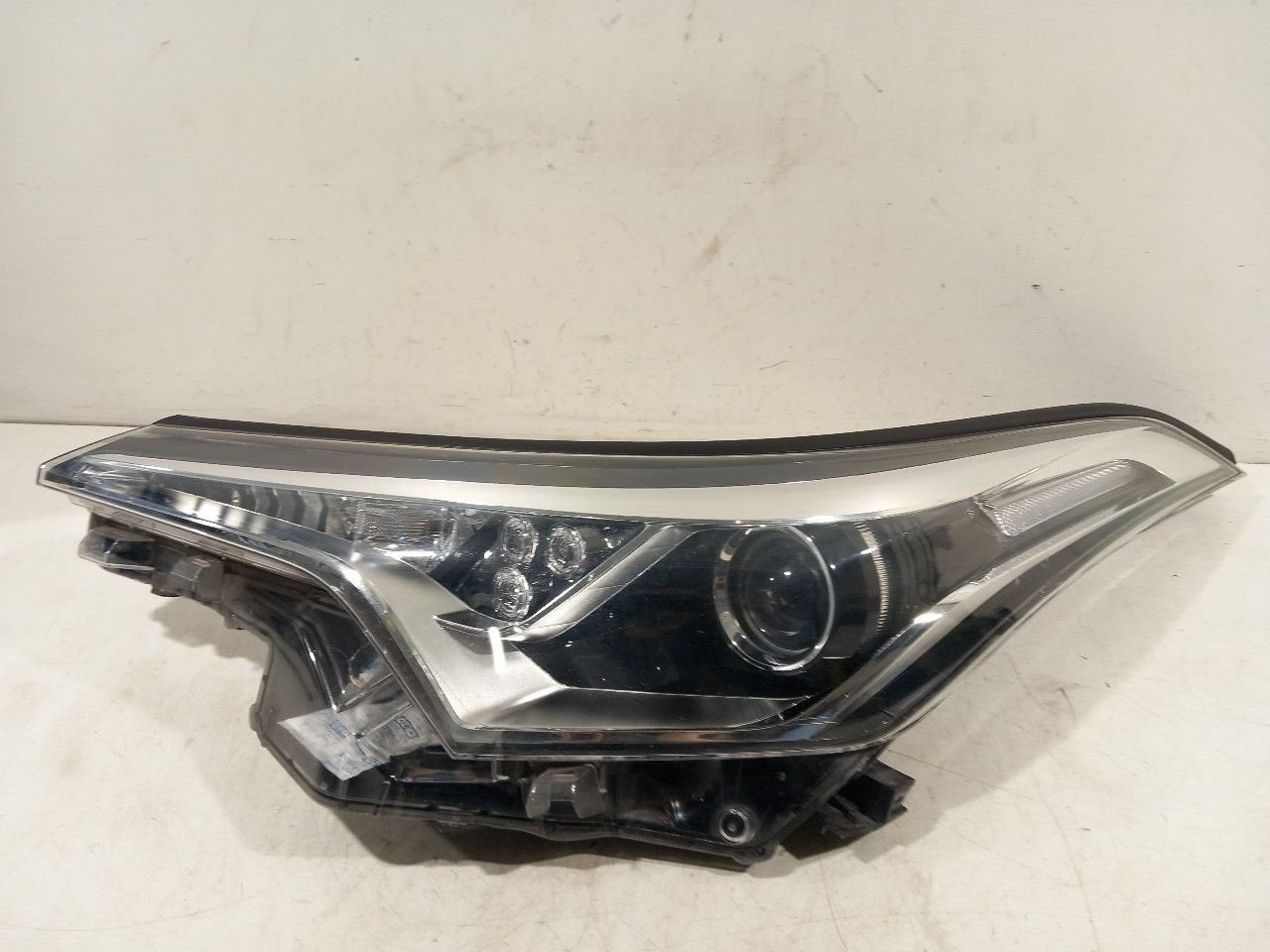 Koplamp links Toyota C-HR, Auto-onderdelen, Verlichting, Onderdelen@venauto.nl, Van der Ven Autorecycling B.V., Gebruikt, Ettenseweg 76, 4706 PB Roosendaal, The Netherlands