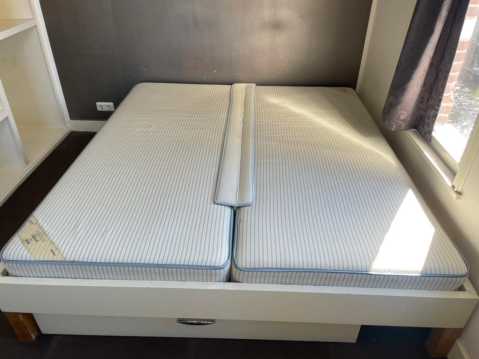 Free bedframe with under bed storage, free mattresses, Ophalen, Zo goed als nieuw, Tweepersoons, Hout
