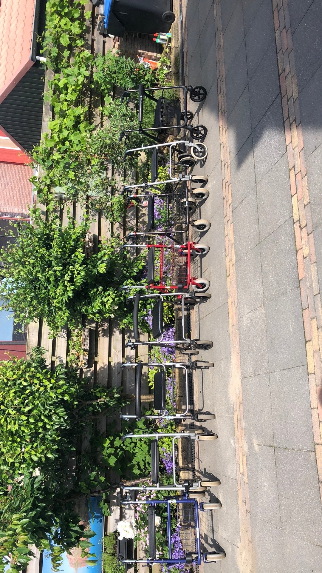 Stevige metalen rollators 15 euro stuk, Ophalen, Opvouwbaar, Gebruikt