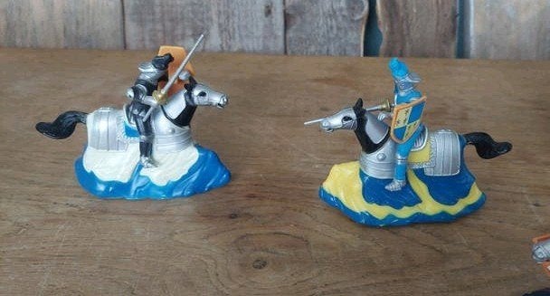 Ridders te paard 5 stuks, frictie wieltjes  10 cm hoog, Verzamelen, Poppetjes en Figuurtjes, Verzenden, Gebruikt