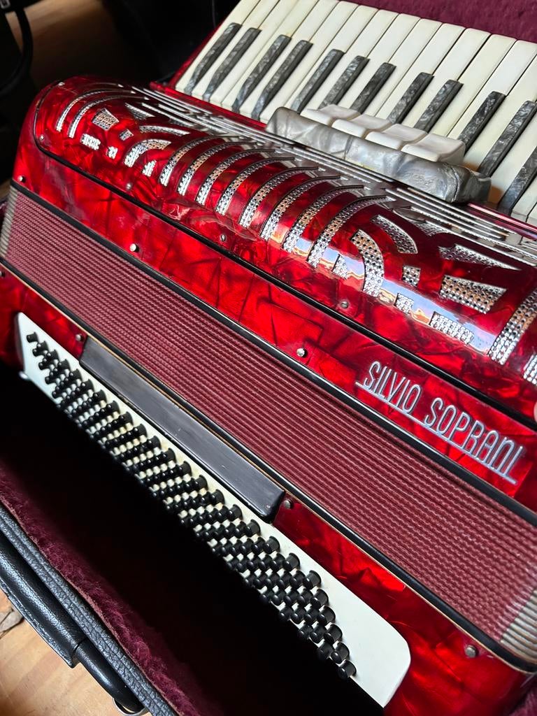 In nieuwstaat verkerende  silvio soprani, Muziek en Instrumenten, Accordeons, Ophalen of Verzenden, Zo goed als nieuw, 48-bas