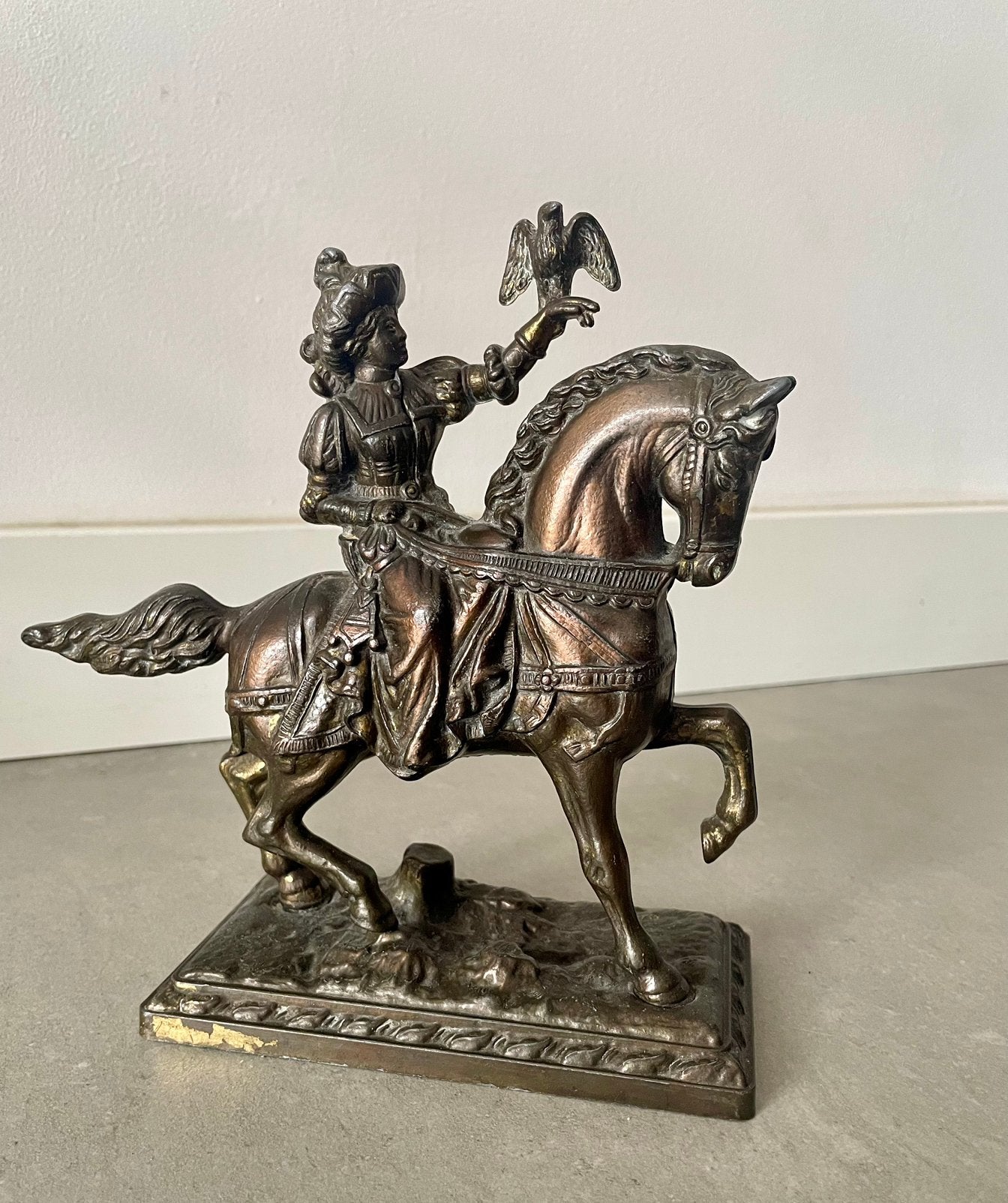 Bronzen/messing kunstwerk uit 1910valkenier  paard voorstelt, Ophalen of Verzenden