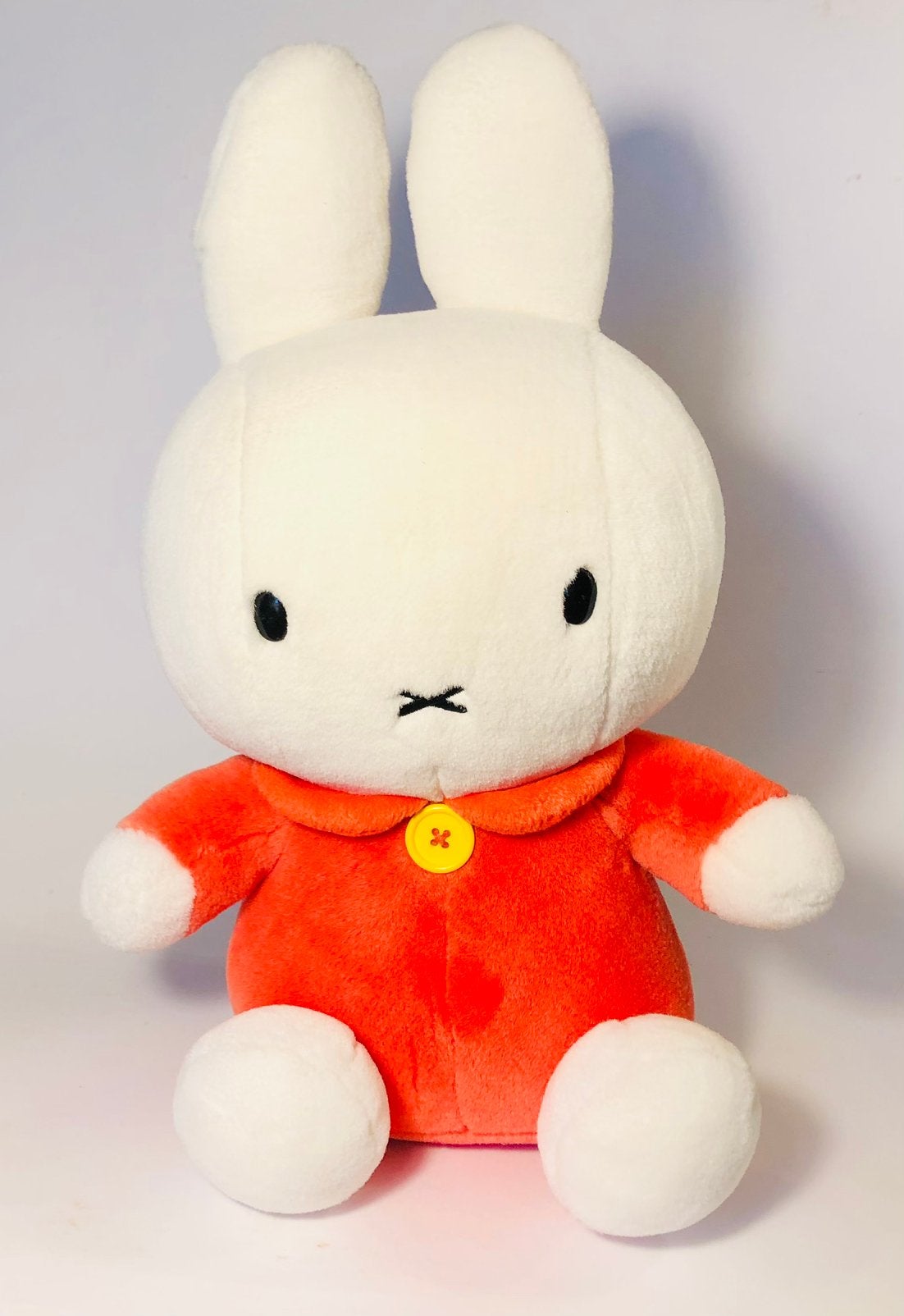 Grote Nijntje knuffel met oranje pakje, Ophalen of Verzenden, Zo goed als nieuw, Konijn